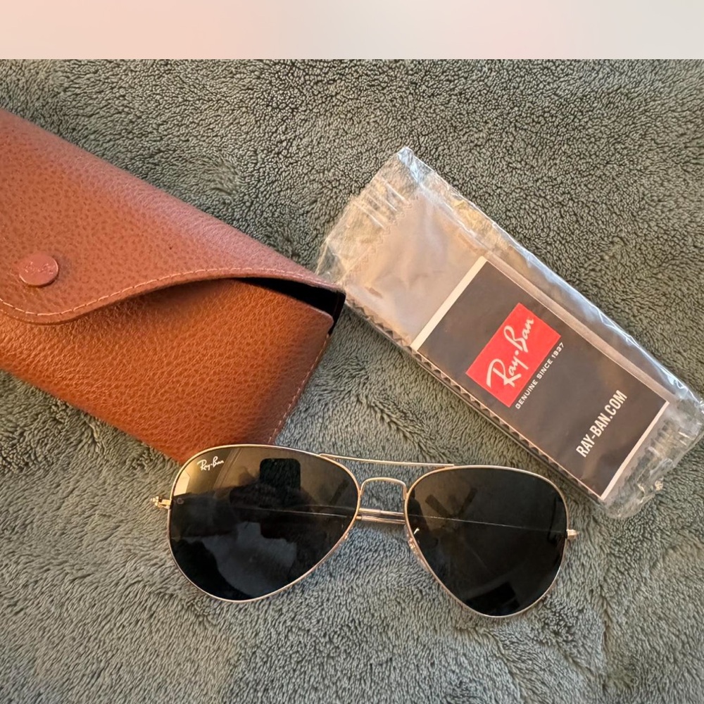 Ray-Ban Gold Frame Aviator Sunglasses with Black Lenses